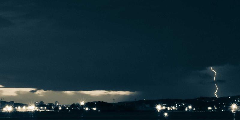 网络自动化运维实战：Ansible与Python脚本高效管理服务器指南