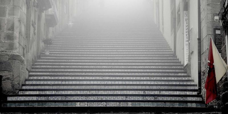 超越传统VPN：基于零信任网络架构（ZTNA）的现代网络安全与服务器管理指南